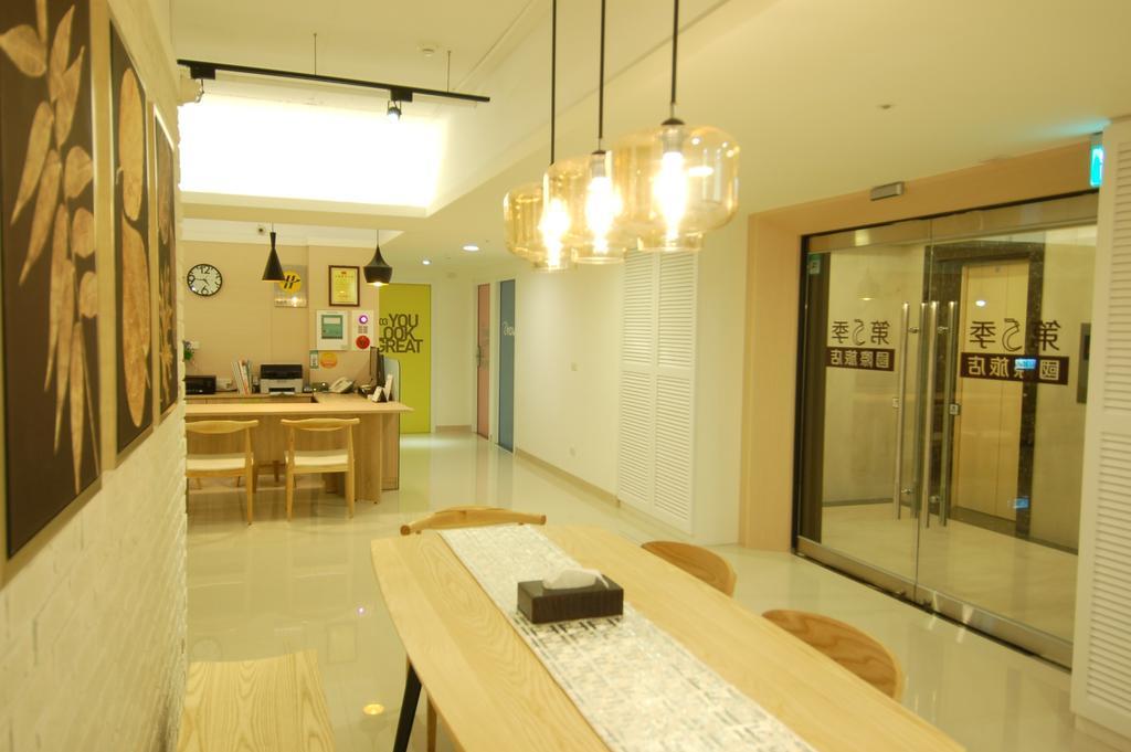 Season 5 Inn Luodong Luaran gambar